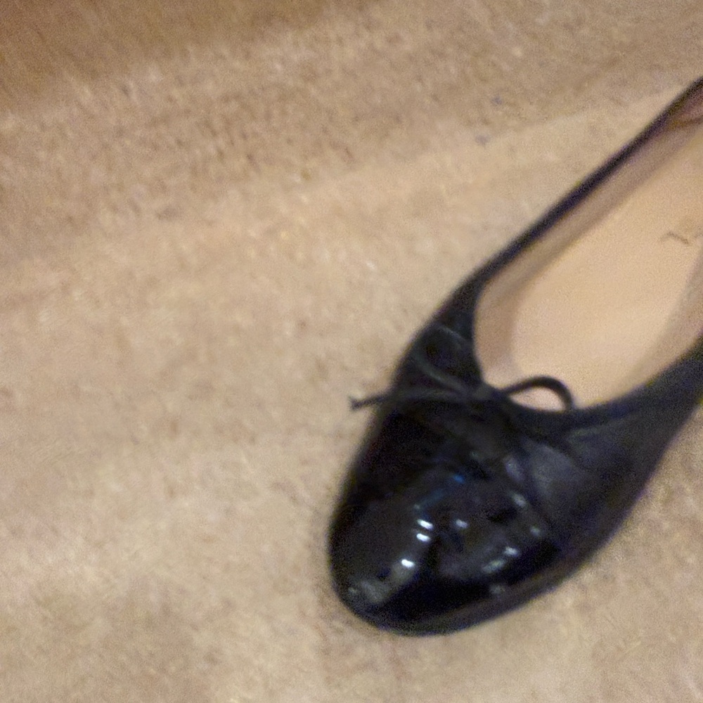 CHANEL Black Patent Leather Flats - Picture 2 of 10
